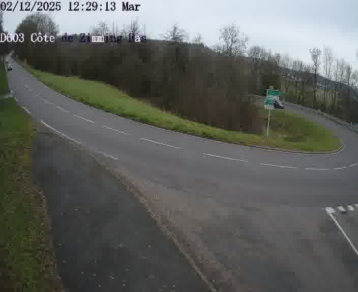 <h2>Webcam sur la D603 située dans la Côté de Zimming-bas, dans le virage en demi-tour, à la jonction avec la D74</h2>