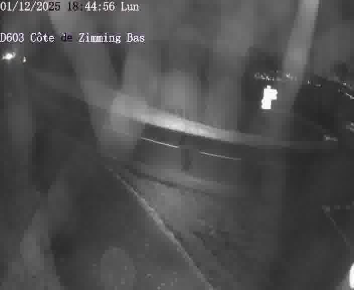 <h2>Webcam sur la D603 située dans la Côté de Zimming-bas, dans le virage en demi-tour, à la jonction avec la D74</h2>