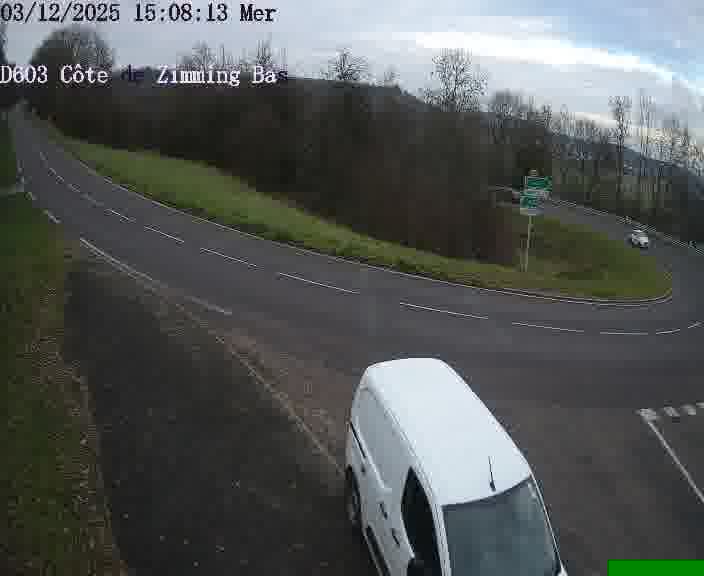 <h2>Webcam sur la D603 située dans la Côté de Zimming-bas, dans le virage en demi-tour, à la jonction avec la D74</h2>