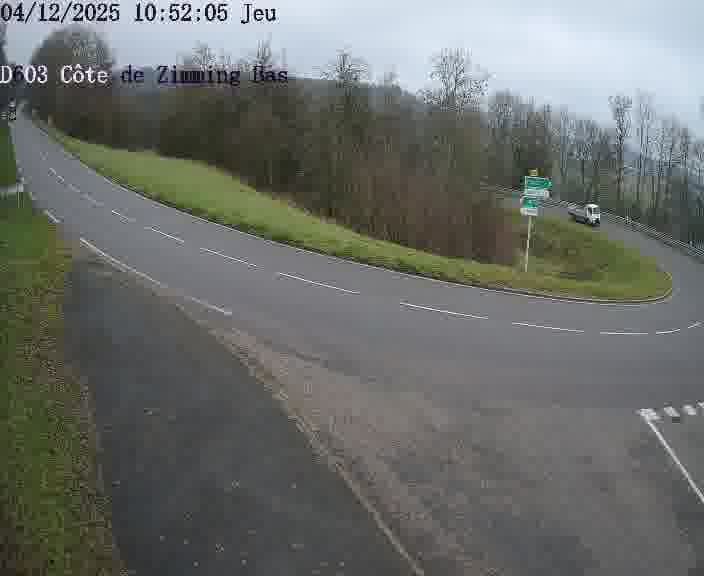 <h2>Webcam sur la D603 située dans la Côté de Zimming-bas, dans le virage en demi-tour, à la jonction avec la D74</h2>