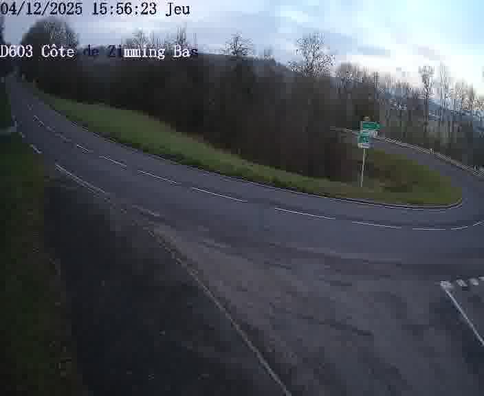 <h2>Webcam sur la D603 située dans la Côté de Zimming-bas, dans le virage en demi-tour, à la jonction avec la D74</h2>