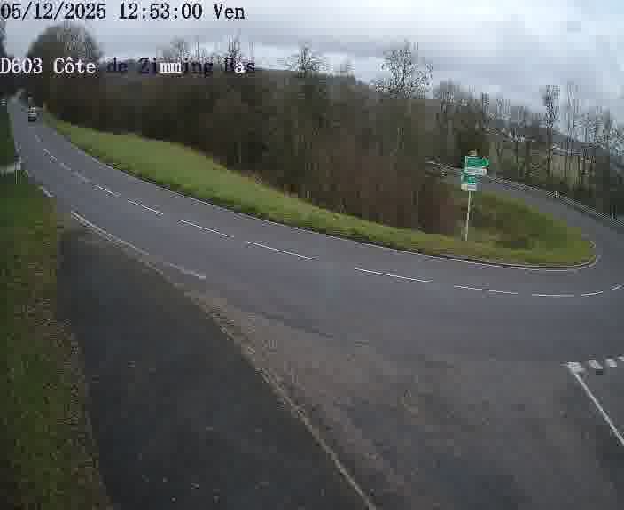 <h2>Webcam sur la D603 située dans la Côté de Zimming-bas, dans le virage en demi-tour, à la jonction avec la D74</h2>