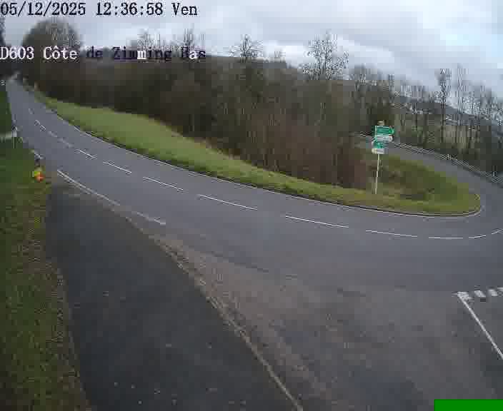 <h2>Webcam sur la D603 située dans la Côté de Zimming-bas, dans le virage en demi-tour, à la jonction avec la D74</h2>
