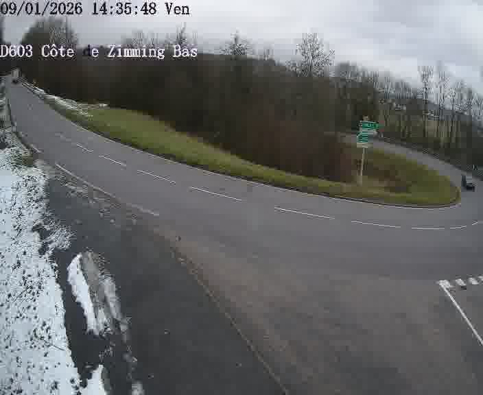<h2>Webcam sur la D603 située dans la Côté de Zimming-bas, dans le virage en demi-tour, à la jonction avec la D74</h2>