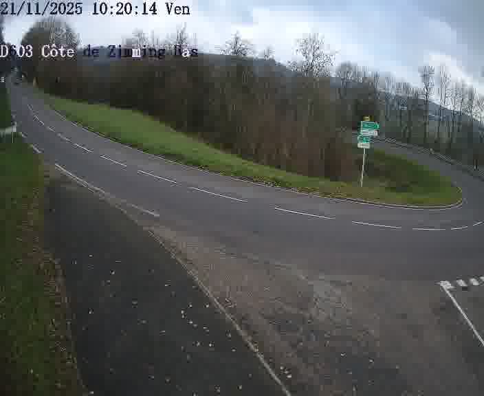 <h2>Webcam sur la D603 située dans la Côté de Zimming-bas, dans le virage en demi-tour, à la jonction avec la D74</h2>