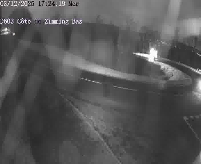 <h2>Webcam sur la D603 située dans la Côté de Zimming-bas, dans le virage en demi-tour, à la jonction avec la D74</h2>