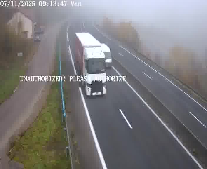 Webcam sur la D910 située dans la Côte des 4 vents. Vue orientée vers le bas, vers Saint-Avold.