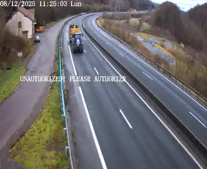 Webcam sur la D910 située dans la Côte des 4 vents. Vue orientée vers le bas, vers Saint-Avold.