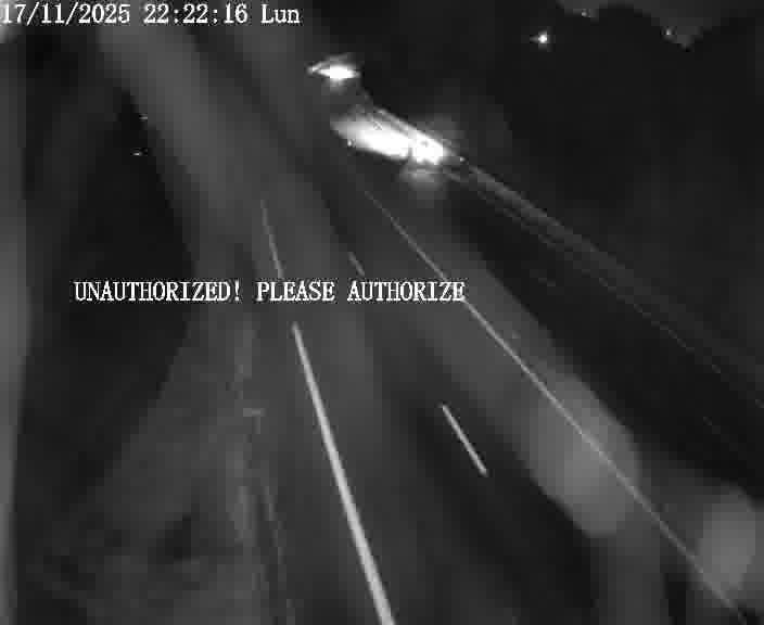 Webcam sur la D910 située dans la Côte des 4 vents. Vue orientée vers le bas, vers Saint-Avold.