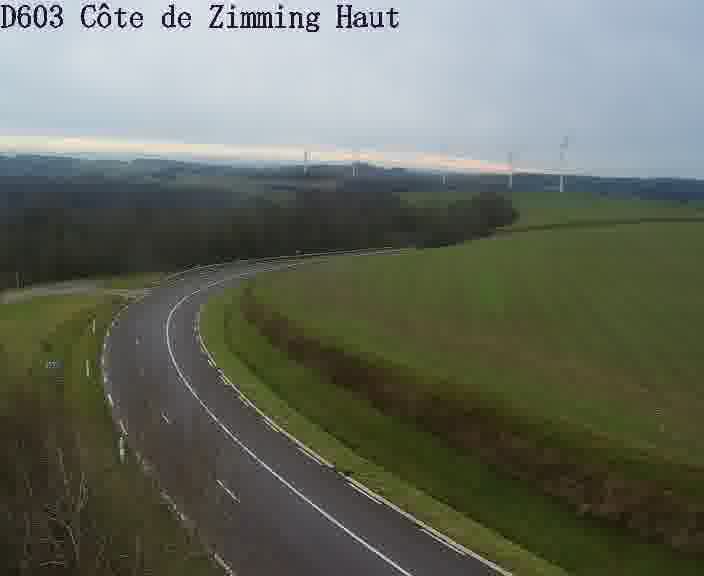 <h2>Webcam sur la D603 située en haut de la Côte de Zimming. Vue orientée vers Saint-Avold.</h2>
