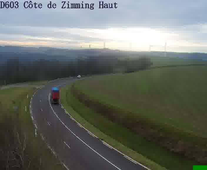 <h2>Webcam sur la D603 située en haut de la Côte de Zimming. Vue orientée vers Saint-Avold.</h2>