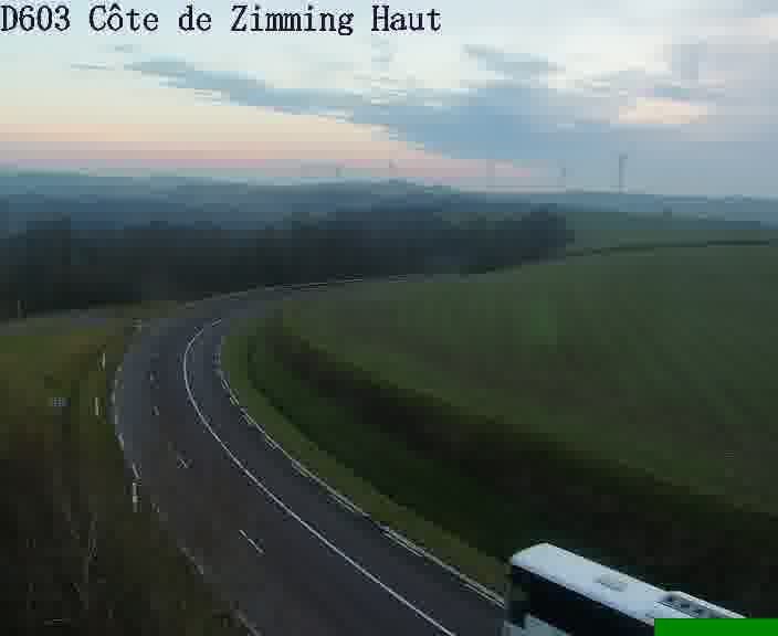 <h2>Webcam sur la D603 située en haut de la Côte de Zimming. Vue orientée vers Saint-Avold.</h2>