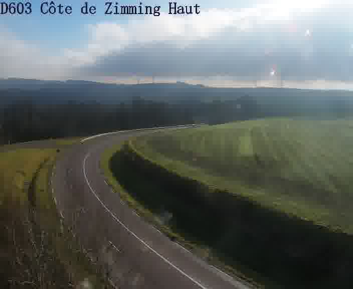 <h2>Webcam sur la D603 située en haut de la Côte de Zimming. Vue orientée vers Saint-Avold.</h2>