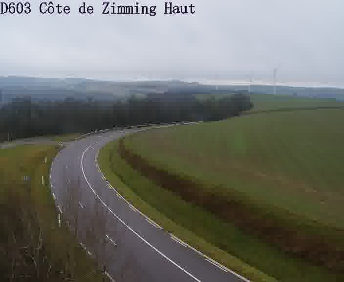 <h2>Webcam sur la D603 située en haut de la Côte de Zimming. Vue orientée vers Saint-Avold.</h2>