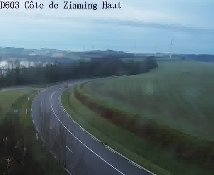 <h2>Webcam sur la D603 située en haut de la Côte de Zimming. Vue orientée vers Saint-Avold.</h2>
