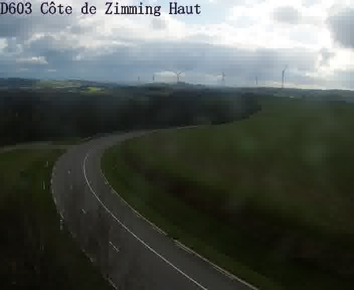 <h2>Webcam sur la D603 située en haut de la Côte de Zimming. Vue orientée vers Saint-Avold.</h2>