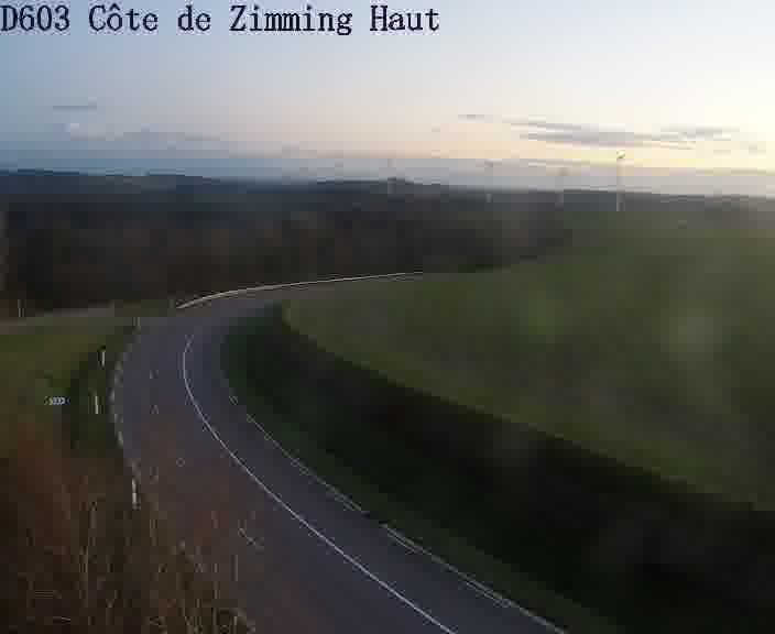 <h2>Webcam sur la D603 située en haut de la Côte de Zimming. Vue orientée vers Saint-Avold.</h2>