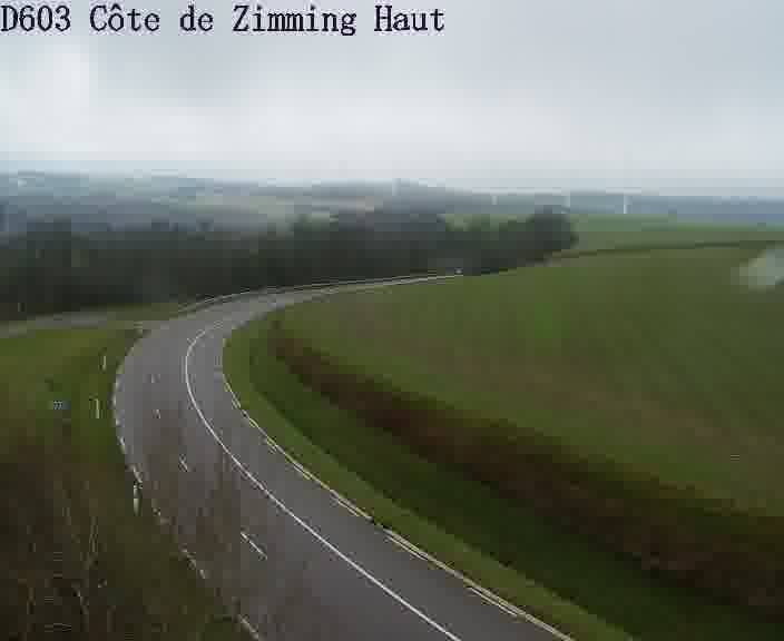 <h2>Webcam sur la D603 située en haut de la Côte de Zimming. Vue orientée vers Saint-Avold.</h2>