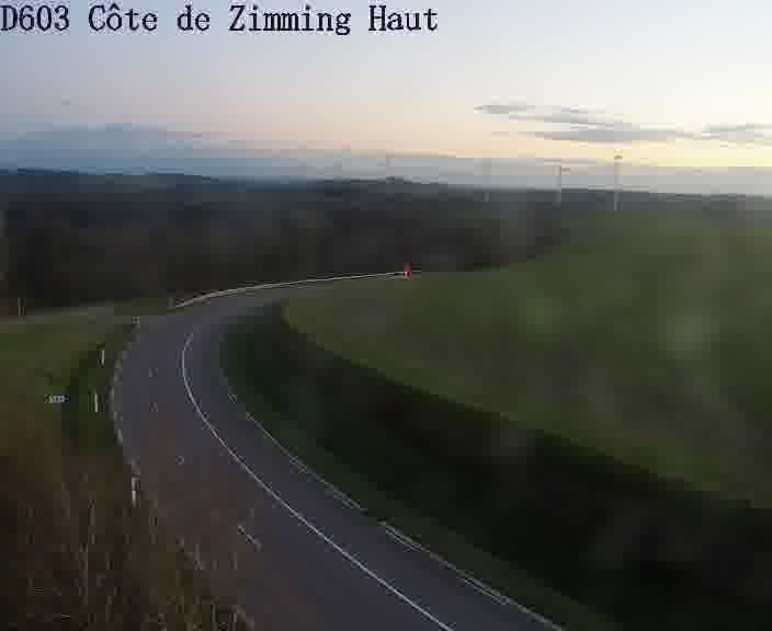 <h2>Webcam sur la D603 située en haut de la Côte de Zimming. Vue orientée vers Saint-Avold.</h2>