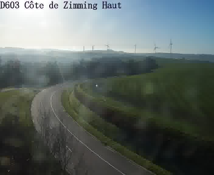 <h2>Webcam sur la D603 située en haut de la Côte de Zimming. Vue orientée vers Saint-Avold.</h2>