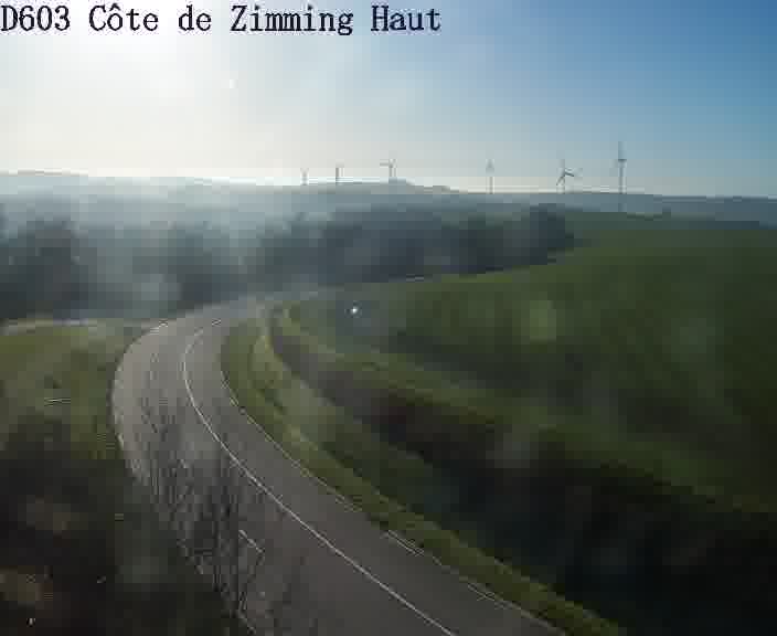 <h2>Webcam sur la D603 située en haut de la Côte de Zimming. Vue orientée vers Saint-Avold.</h2>