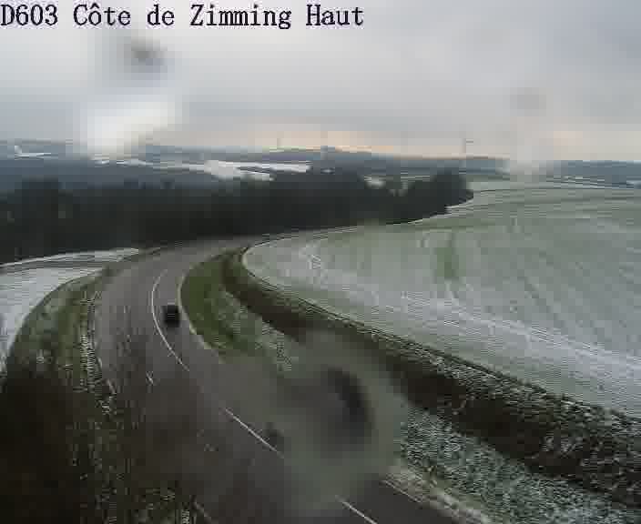 <h2>Webcam sur la D603 située en haut de la Côte de Zimming. Vue orientée vers Saint-Avold.</h2>