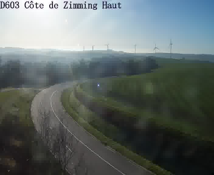 <h2>Webcam sur la D603 située en haut de la Côte de Zimming. Vue orientée vers Saint-Avold.</h2>