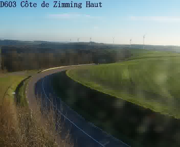 <h2>Webcam sur la D603 située en haut de la Côte de Zimming. Vue orientée vers Saint-Avold.</h2>