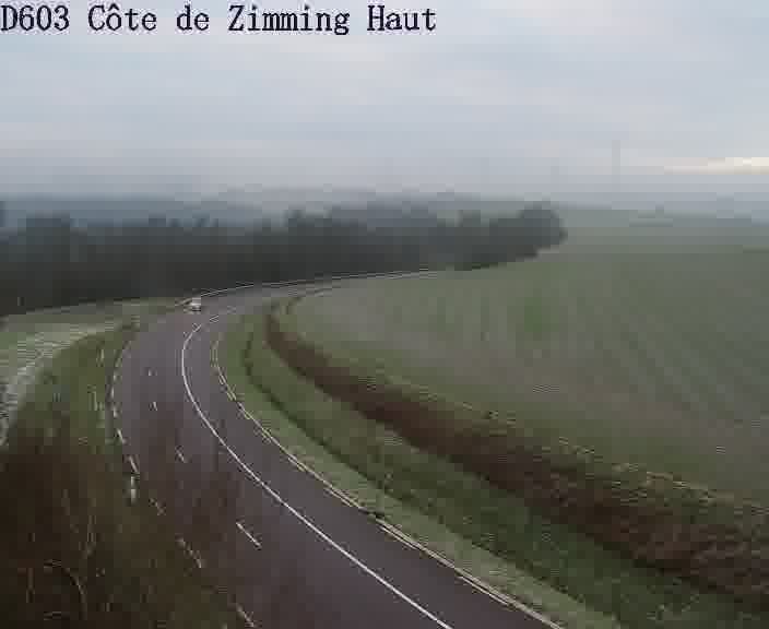 <h2>Webcam sur la D603 située en haut de la Côte de Zimming. Vue orientée vers Saint-Avold.</h2>