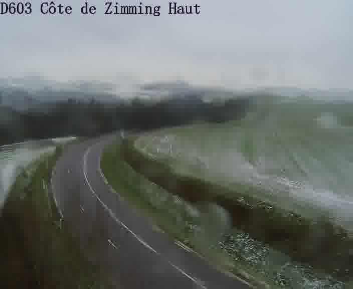 <h2>Webcam sur la D603 située en haut de la Côte de Zimming. Vue orientée vers Saint-Avold.</h2>