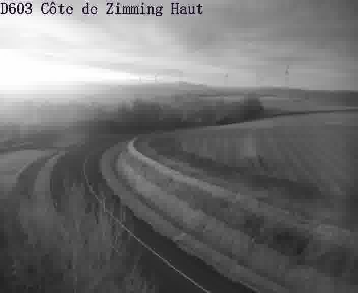 <h2>Webcam sur la D603 située en haut de la Côte de Zimming. Vue orientée vers Saint-Avold.</h2>