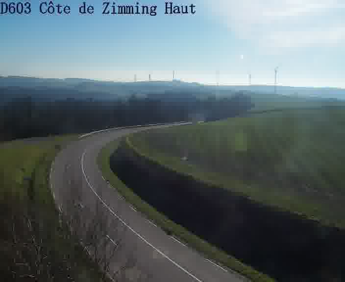 <h2>Webcam sur la D603 située en haut de la Côte de Zimming. Vue orientée vers Saint-Avold.</h2>