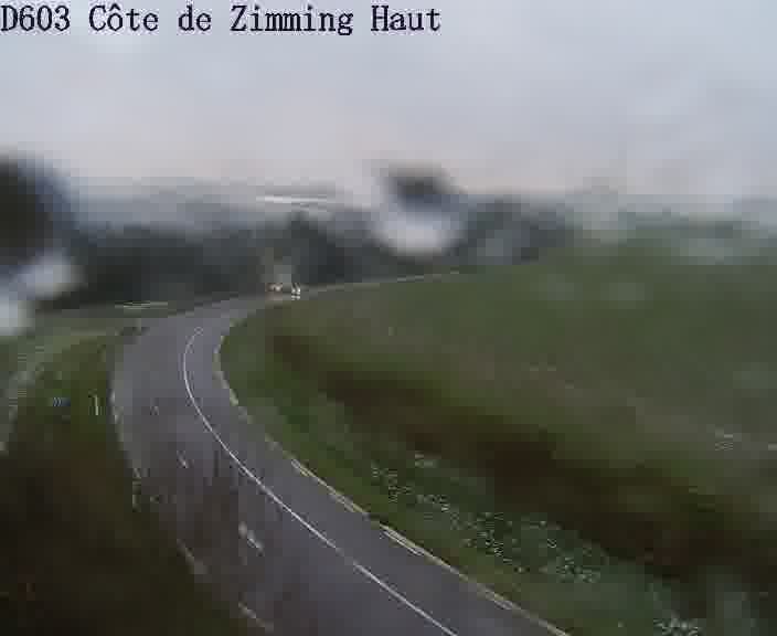 <h2>Webcam sur la D603 située en haut de la Côte de Zimming. Vue orientée vers Saint-Avold.</h2>