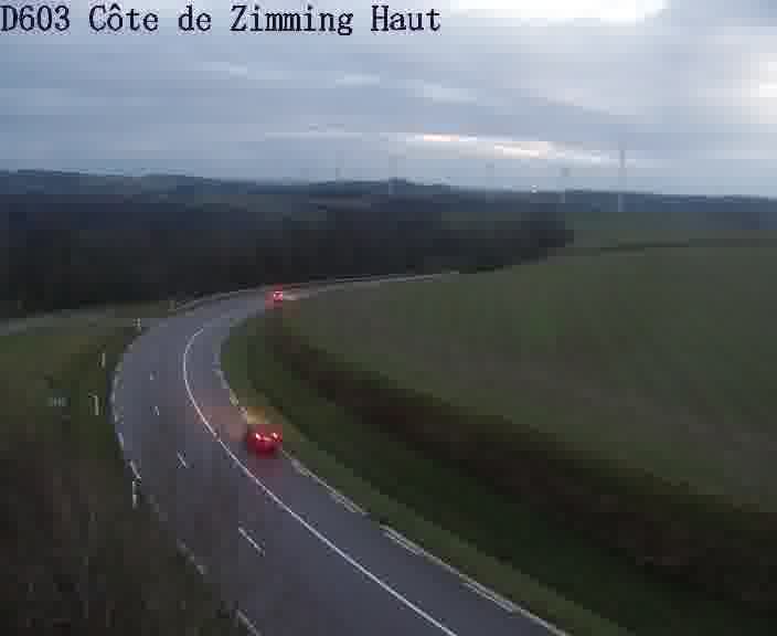 <h2>Webcam sur la D603 située en haut de la Côte de Zimming. Vue orientée vers Saint-Avold.</h2>