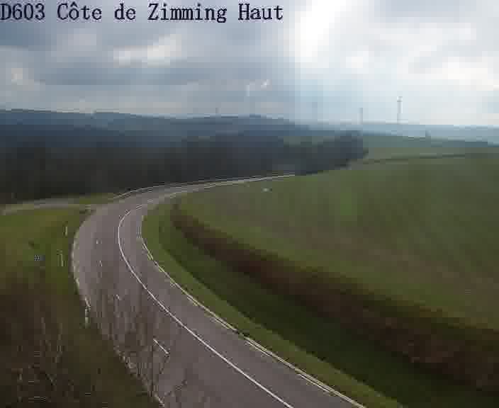 <h2>Webcam sur la D603 située en haut de la Côte de Zimming. Vue orientée vers Saint-Avold.</h2>