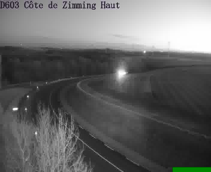 <h2>Webcam sur la D603 située en haut de la Côte de Zimming. Vue orientée vers Saint-Avold.</h2>
