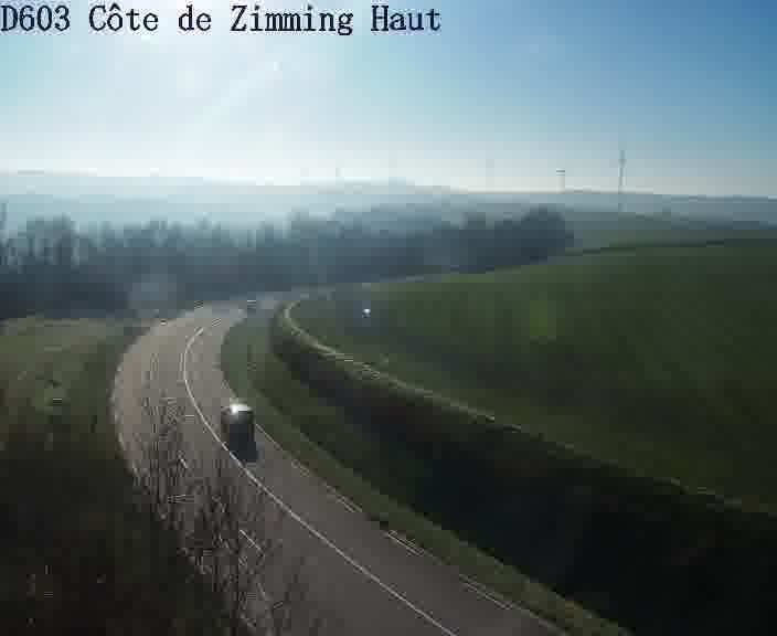 <h2>Webcam sur la D603 située en haut de la Côte de Zimming. Vue orientée vers Saint-Avold.</h2>