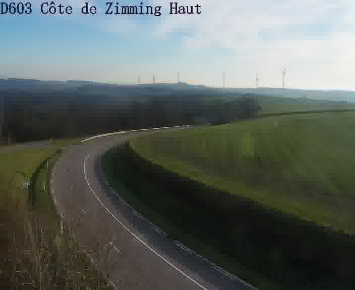 <h2>Webcam sur la D603 située en haut de la Côte de Zimming. Vue orientée vers Saint-Avold.</h2>