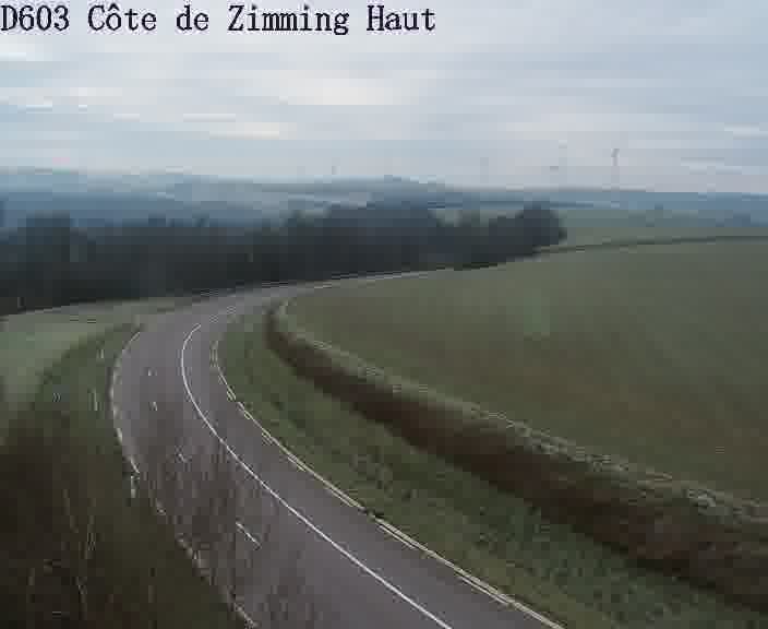 <h2>Webcam sur la D603 située en haut de la Côte de Zimming. Vue orientée vers Saint-Avold.</h2>