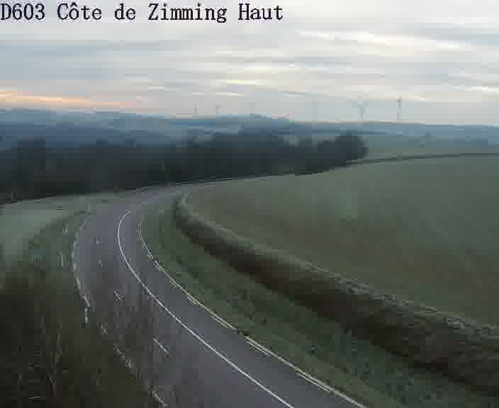 <h2>Webcam sur la D603 située en haut de la Côte de Zimming. Vue orientée vers Saint-Avold.</h2>