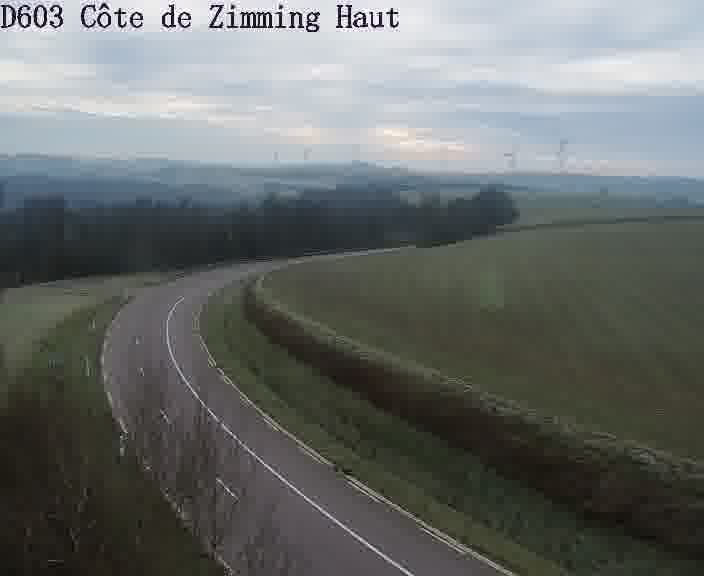 <h2>Webcam sur la D603 située en haut de la Côte de Zimming. Vue orientée vers Saint-Avold.</h2>