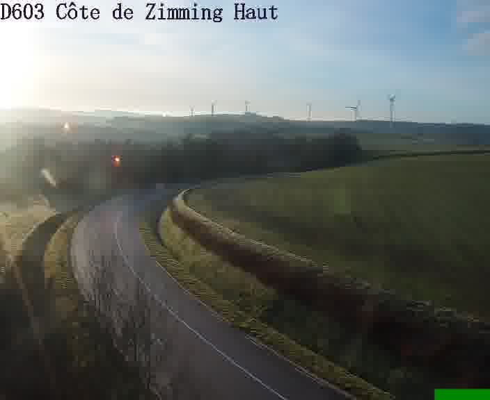 <h2>Webcam sur la D603 située en haut de la Côte de Zimming. Vue orientée vers Saint-Avold.</h2>