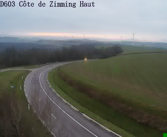 <h2>Webcam sur la D603 située en haut de la Côte de Zimming. Vue orientée vers Saint-Avold.</h2>