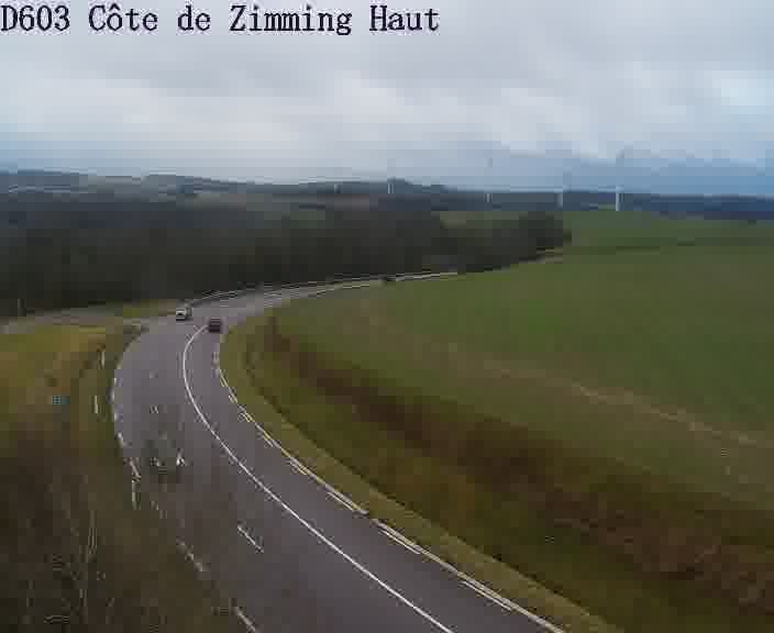 <h2>Webcam sur la D603 située en haut de la Côte de Zimming. Vue orientée vers Saint-Avold.</h2>
