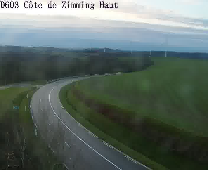 <h2>Webcam sur la D603 située en haut de la Côte de Zimming. Vue orientée vers Saint-Avold.</h2>