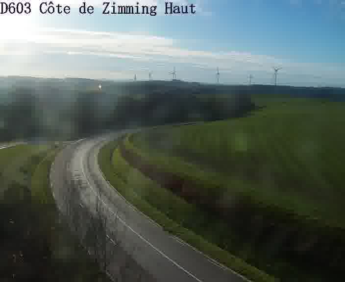 <h2>Webcam sur la D603 située en haut de la Côte de Zimming. Vue orientée vers Saint-Avold.</h2>