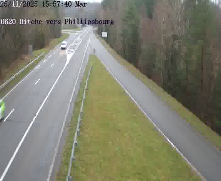 <h2>Webcam sur la D620, sur le contournement de Bitche. Vue orientée vers Philippsbourg</h2>