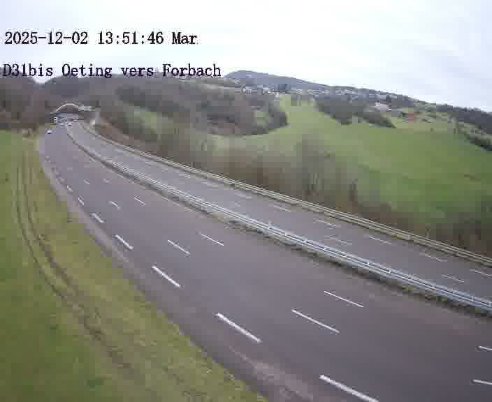 <h2>Caméra routière située sur D31bis (France) à Oeting, orientée vers Forbach, surveillant en continu la circulation locale et régionale.</h2>