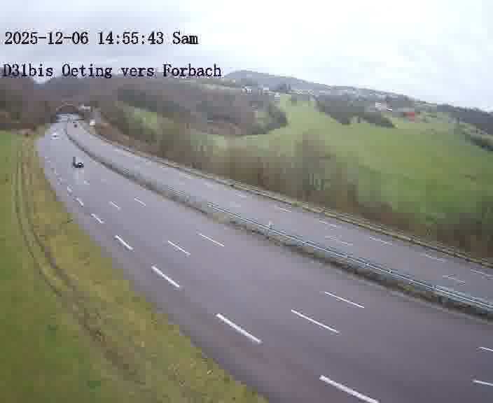<h2>Caméra routière située sur D31bis (France) à Oeting, orientée vers Forbach, surveillant en continu la circulation locale et régionale.</h2>