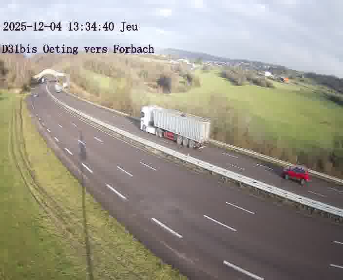 <h2>Caméra routière située sur D31bis (France) à Oeting, orientée vers Forbach, surveillant en continu la circulation locale et régionale.</h2>